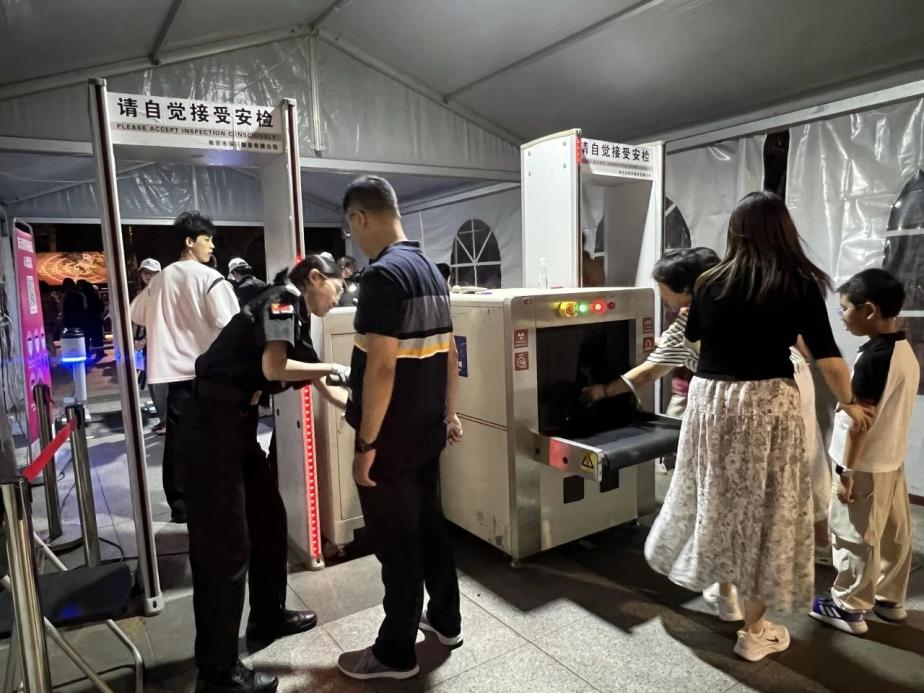 C:/Users/BA/Desktop/“安保鐵軍、硬核保障”2024系列報道四十三——月滿中秋，南京市保安服務有限公司圓滿護航“2024 南京森林音樂會”/4.jpg4